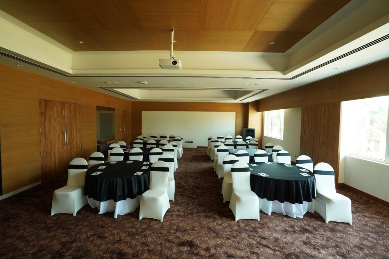 Hotel Manjeera Sarovar Premiere Rājahmundry Exteriér fotografie