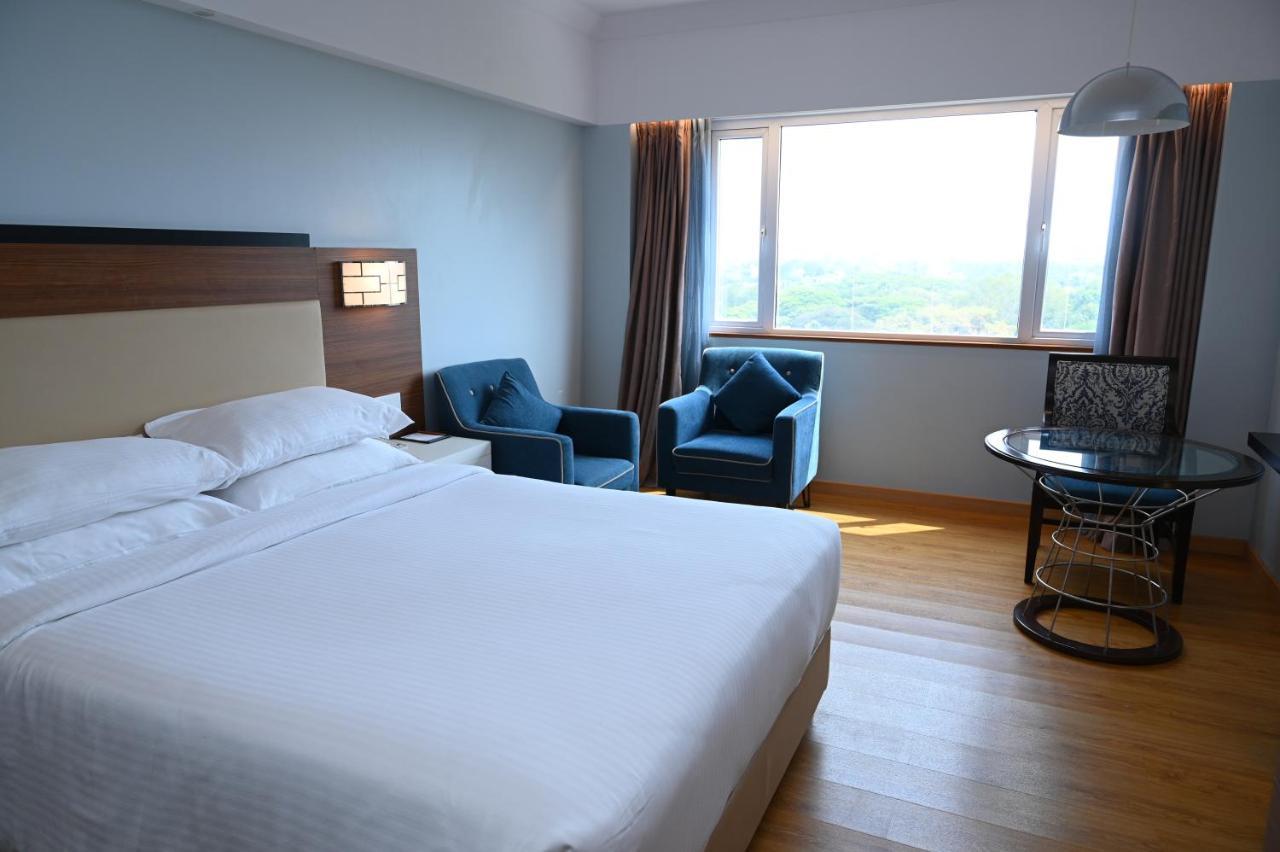 Hotel Manjeera Sarovar Premiere Rājahmundry Exteriér fotografie