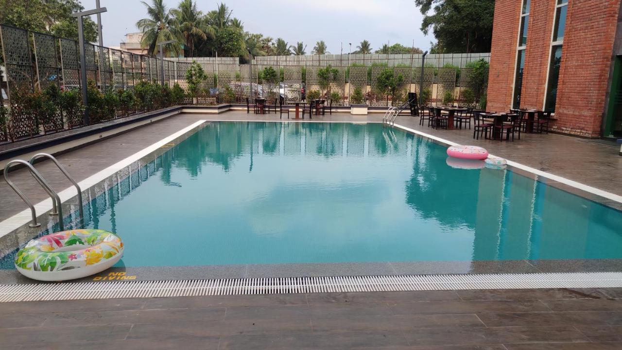 Hotel Manjeera Sarovar Premiere Rājahmundry Exteriér fotografie