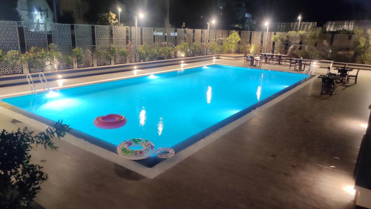 Hotel Manjeera Sarovar Premiere Rājahmundry Exteriér fotografie
